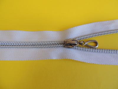 Снижение цены на молнии декоративные двухцветные. Снижение цены на молнии декоративные двухцветные.